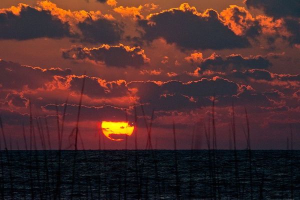 Florida-Sarasota-Crescent Beach-Siesta Key-Cloudy Sunset